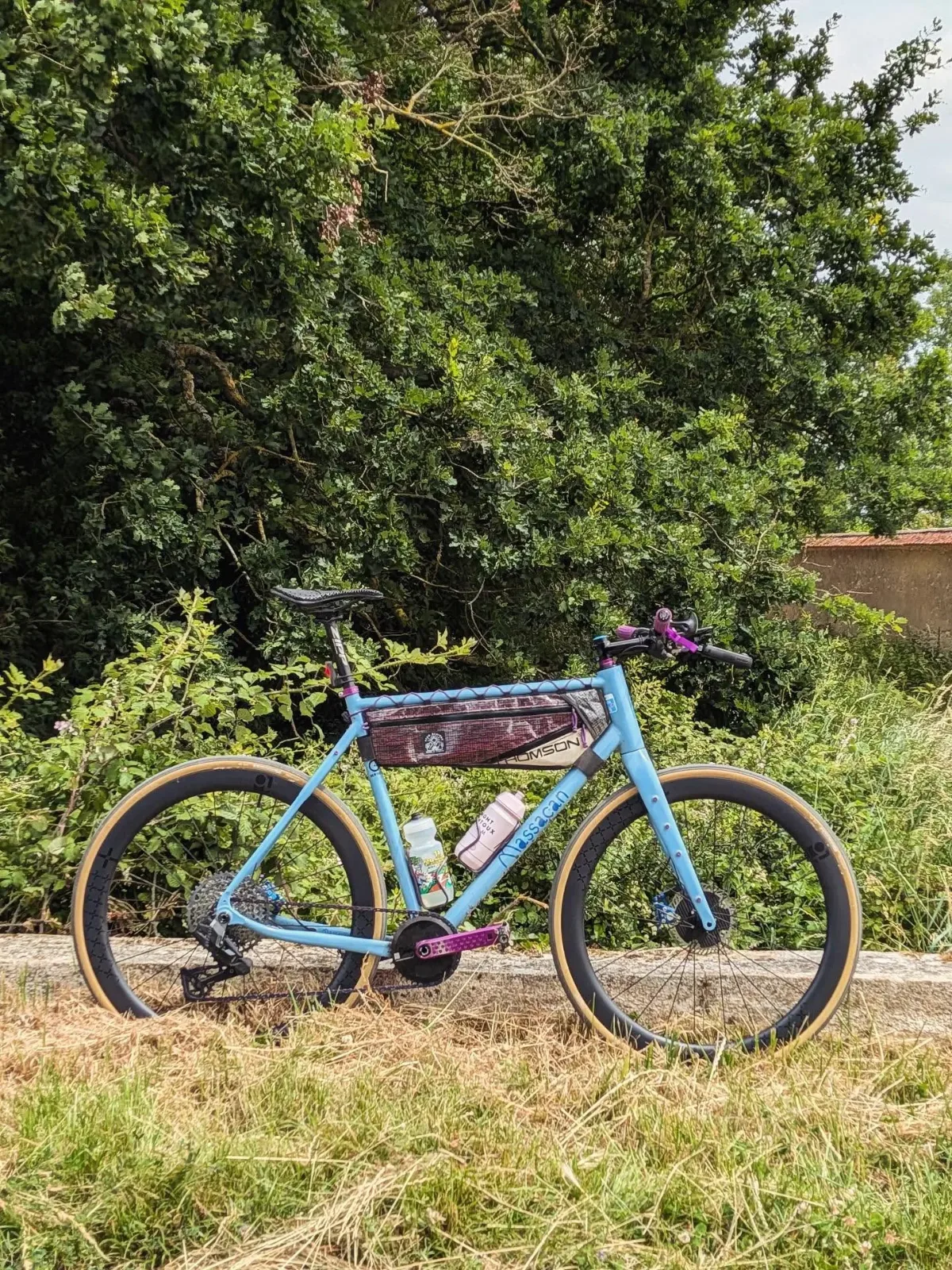 Custom gravel frame with 10PLUS gravel wheels