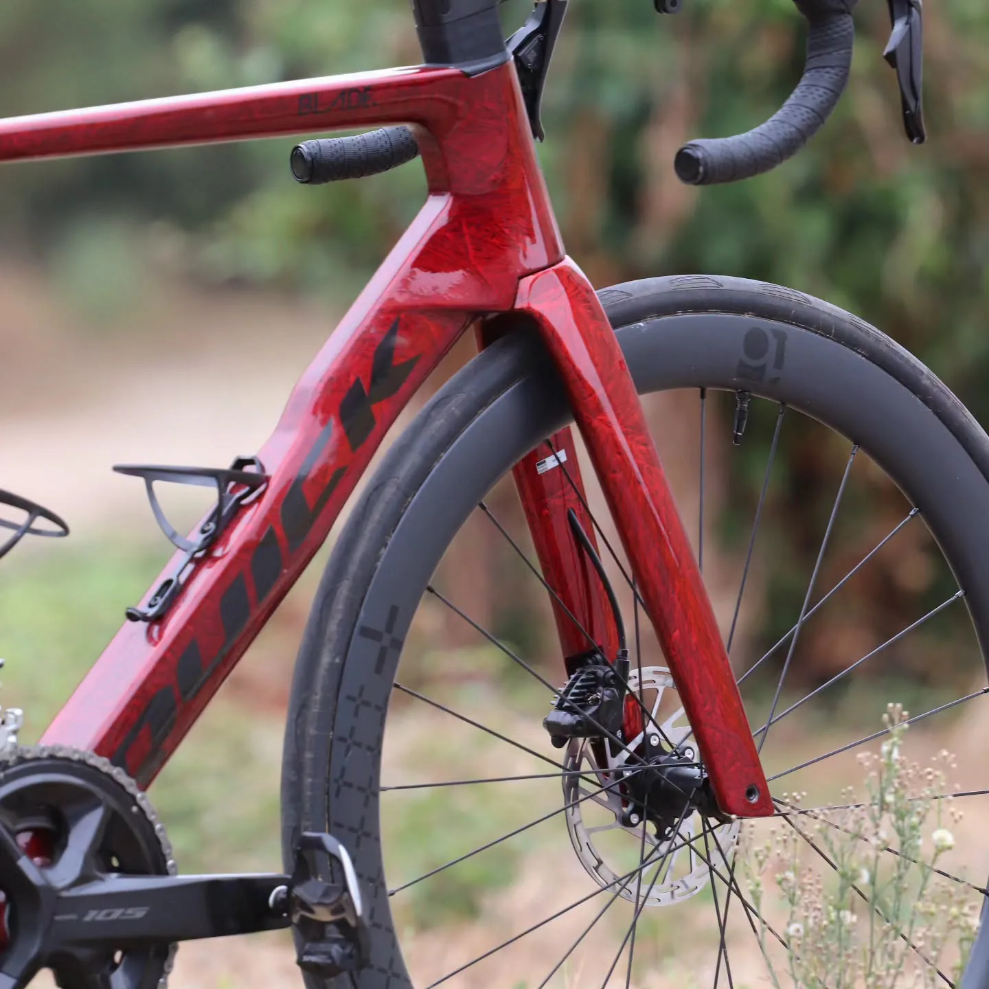 Unbranded gravel bike with 10PLUS gravel wheels