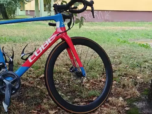 Cube with 10PLUS road wheels
