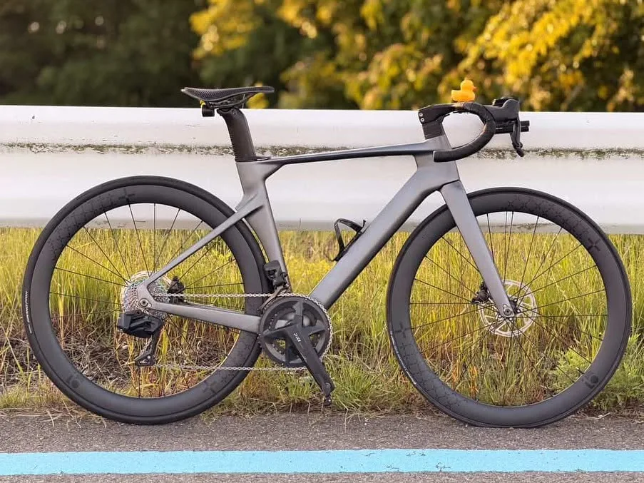 Unbranded road bike with 10PLUS road wheels