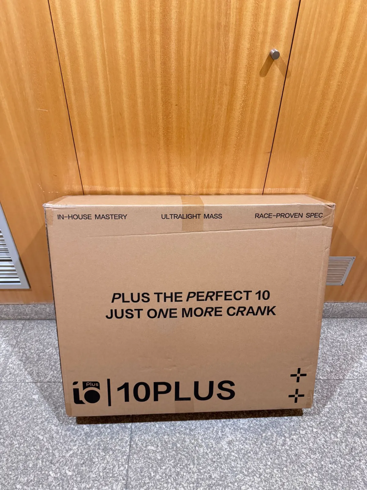 10PLUS double-wall cardboard box with the “Plus the perfect 10, just one more crank” print